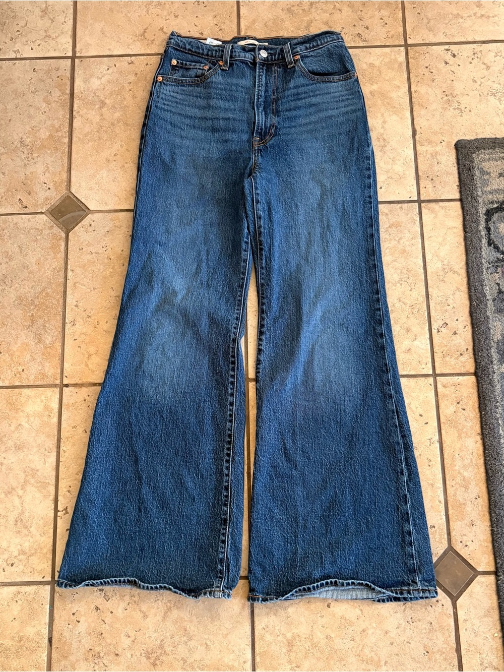 Levi’s premium denim ribcage bell jeans size 28x32